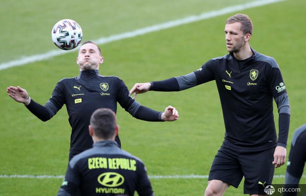 己的表现打 己的表现打