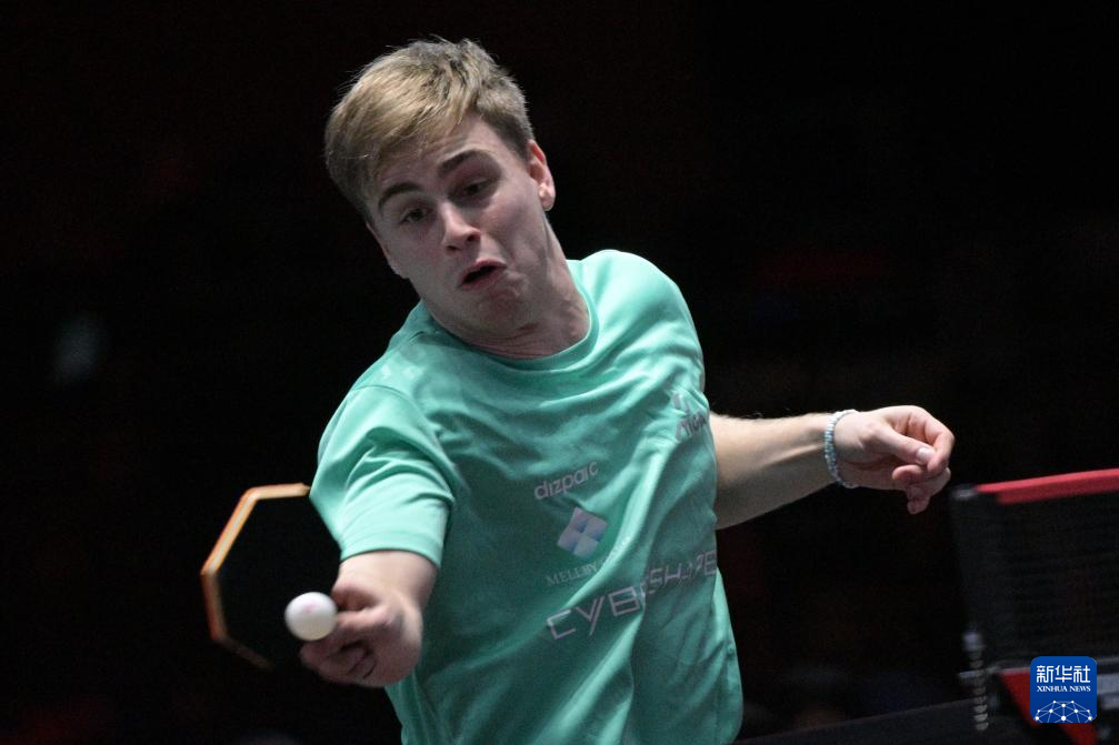 几乎与冰面 几乎与冰面