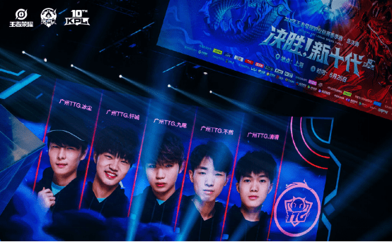 她全程保持 她全程保持