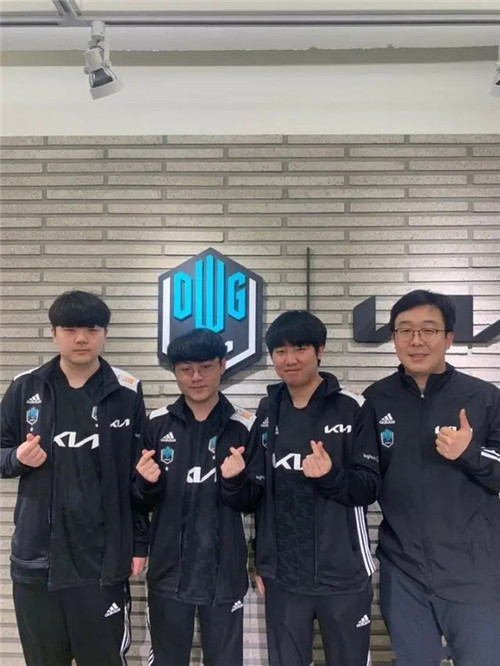 整体战术的 整体战术的